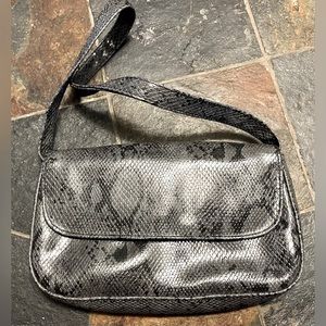 Small Black And Grey Snakeskin Pattern Purse